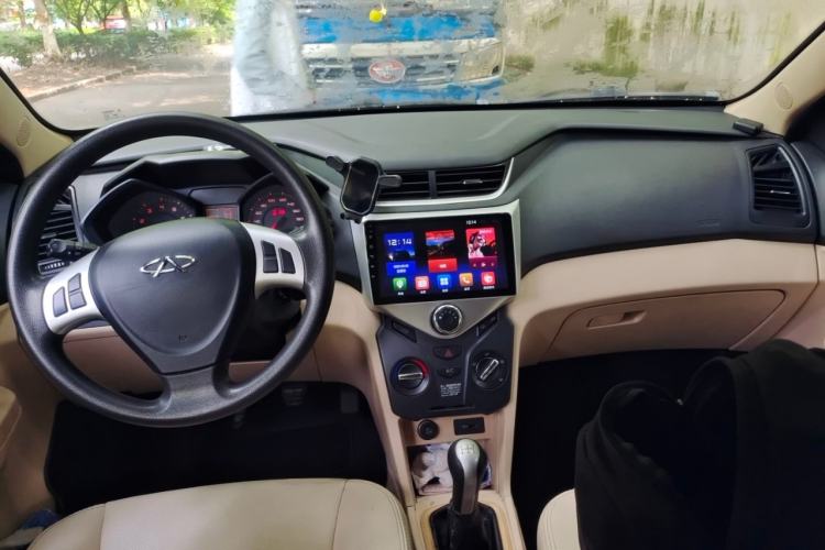 Used Chery Fengyun 2 2014 Hatchback 1.5L Manual New Youth Edition Center Console