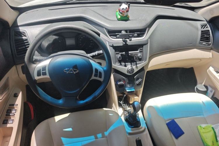 Used Chery Fengyun 2 2014 Hatchback 1.5L Manual New Youth Edition Center Console