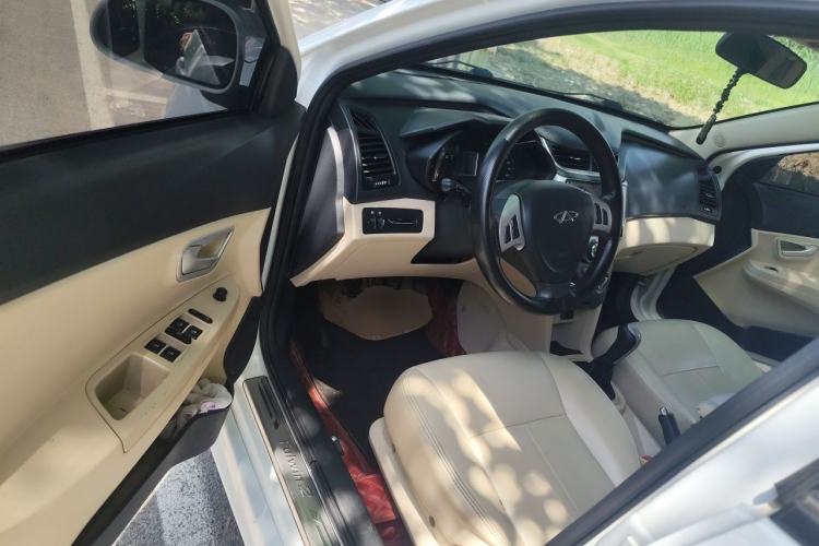 Used Chery Fengyun 2 2014 Hatchback 1.5L Manual New Youth Edition Driver Seat