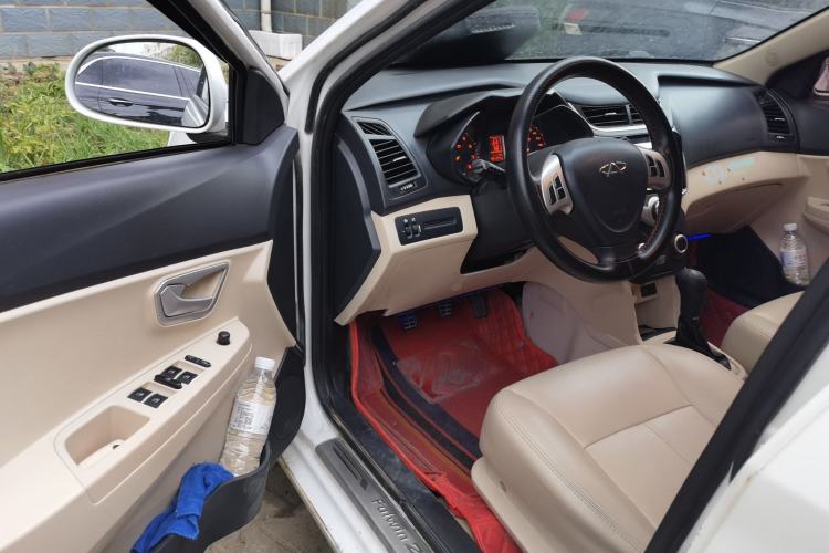 Used Chery Fengyun 2 2014 Hatchback 1.5L Manual New Youth Edition Driver Seat