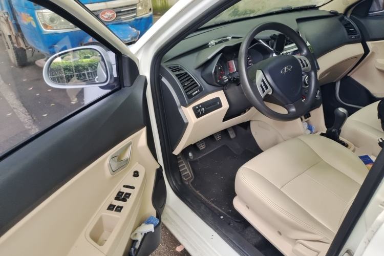 Used Chery Fengyun 2 2014 Hatchback 1.5L Manual New Youth Edition Driver Seat