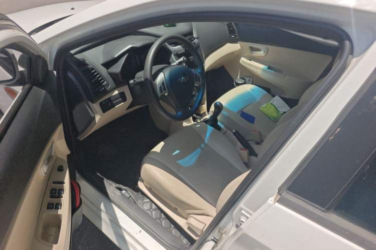 Used Chery Fengyun 2 2014 Hatchback 1.5L Manual New Youth Edition Driver Seat