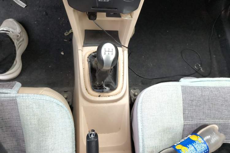 Used Chery Fengyun 2 2014 Hatchback 1.5L Manual New Youth Edition Gear Lever