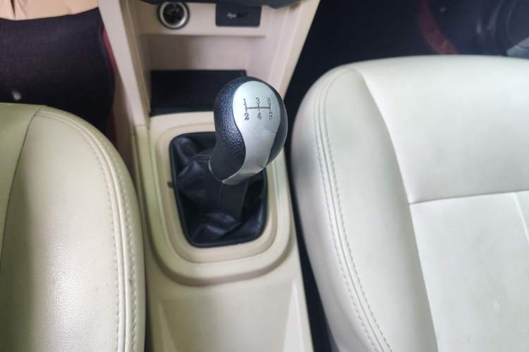 Used Chery Fengyun 2 2014 Hatchback 1.5L Manual New Youth Edition Gear Lever