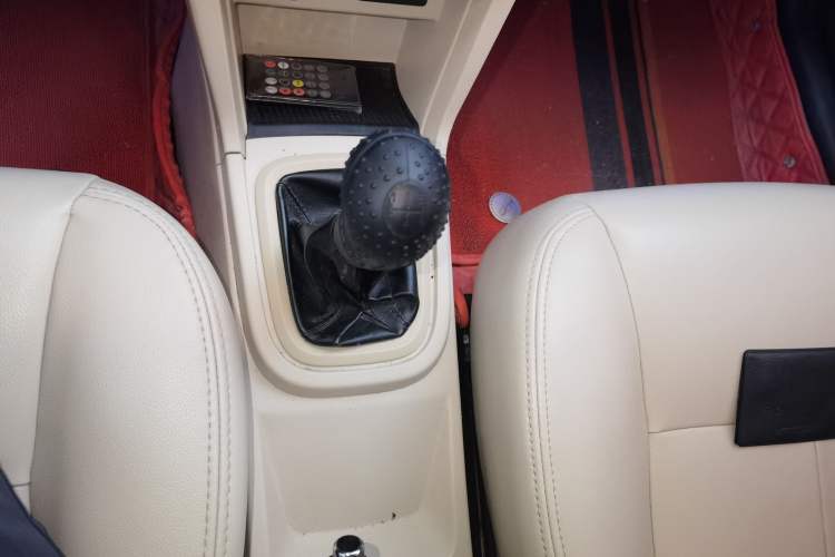 Used Chery Fengyun 2 2014 Hatchback 1.5L Manual New Youth Edition Gear Lever