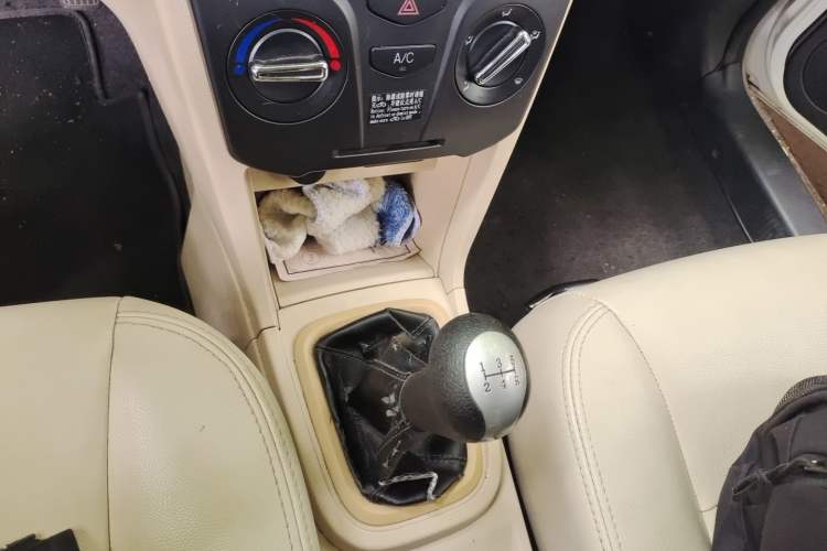 Used Chery Fengyun 2 2014 Hatchback 1.5L Manual New Youth Edition Gear Lever
