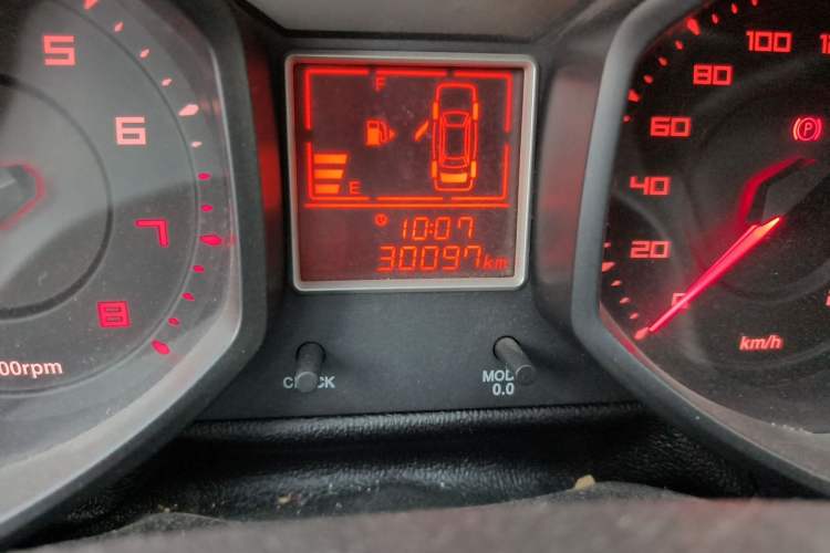 Used Chery Fengyun 2 2014 Hatchback 1.5L Manual New Youth Edition Odometer Close Up