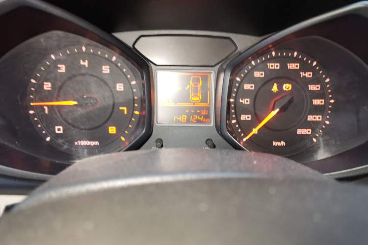 Used Chery Fengyun 2 2014 Hatchback 1.5L Manual New Youth Edition Odometer Close Up