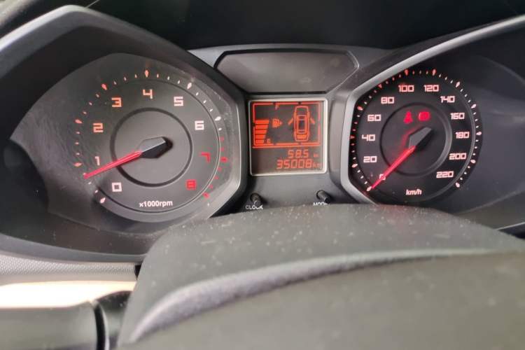 Used Chery Fengyun 2 2014 Hatchback 1.5L Manual New Youth Edition Odometer Close Up