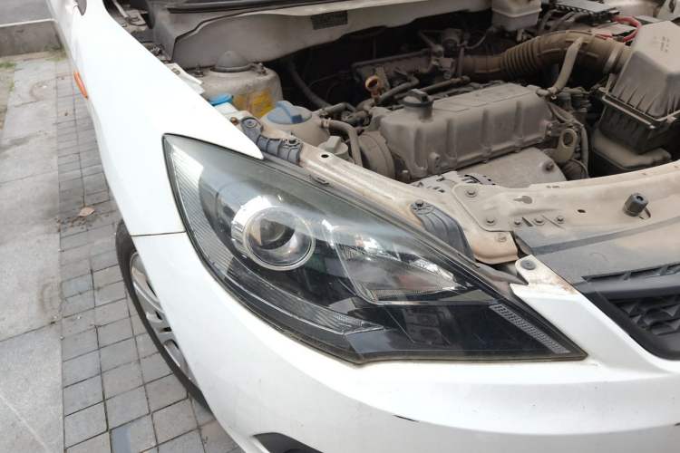 Used Chery Fengyun 2 2014 Hatchback 1.5L Manual New Youth Edition Right Front Headlight