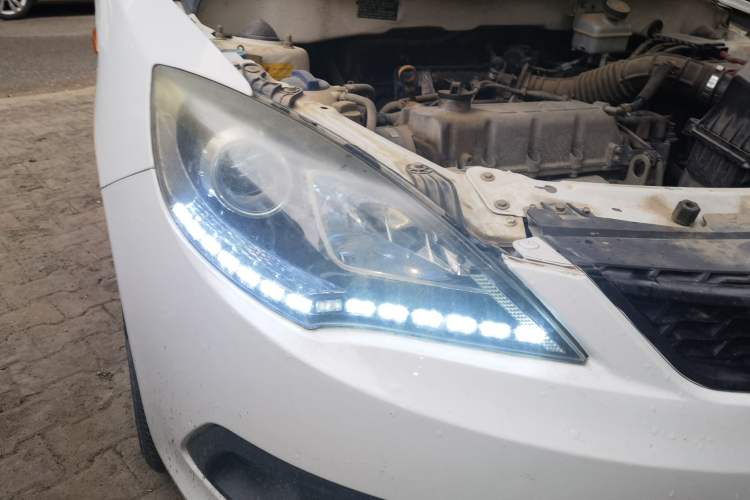 Used Chery Fengyun 2 2014 Hatchback 1.5L Manual New Youth Edition Right Front Headlight