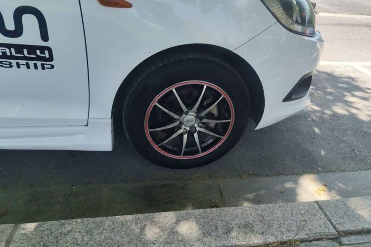 Used Chery Fengyun 2 2014 Hatchback 1.5L Manual New Youth Edition Right Front Wheel Hub