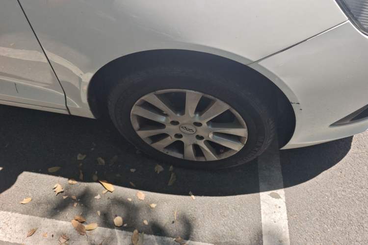 Used Chery Fengyun 2 2014 Hatchback 1.5L Manual New Youth Edition Right Front Wheel Hub