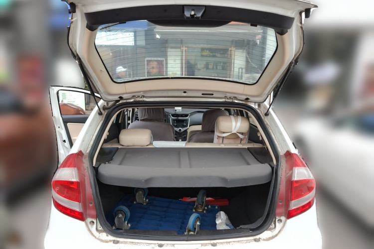 Used Chery Fengyun 2 2014 Hatchback 1.5L Manual New Youth Edition Trunk