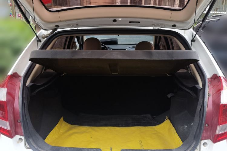 Used Chery Fengyun 2 2014 Hatchback 1.5L Manual New Youth Edition Trunk