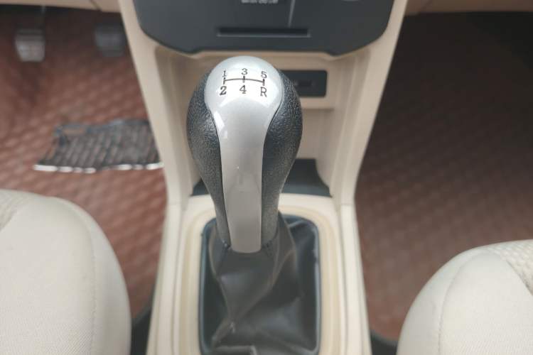 Used Chery Fengyun 2 2015 1.5L Manual New Edition Gear Lever