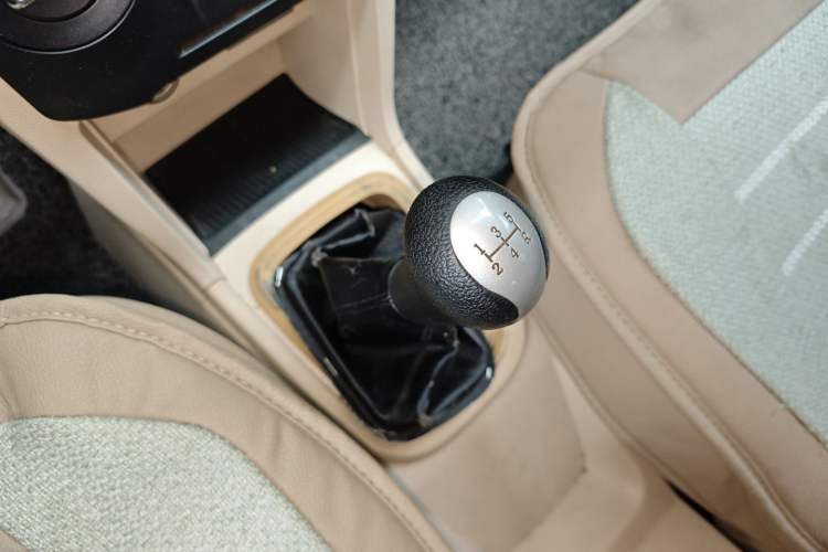 Used Chery Fengyun 2 2015 1.5L Manual New Edition Gear Lever