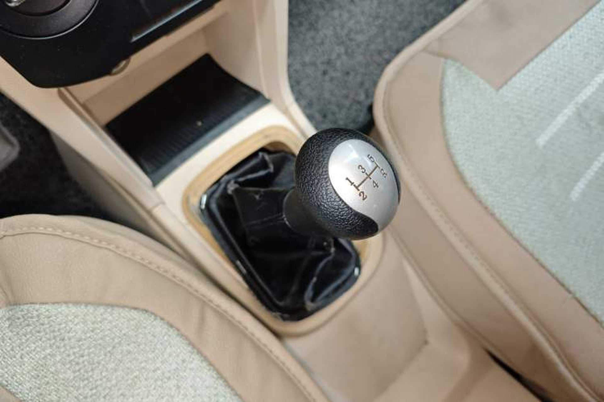 Used Chery Fengyun 2 2015 1.5L Manual New Edition Gear Lever