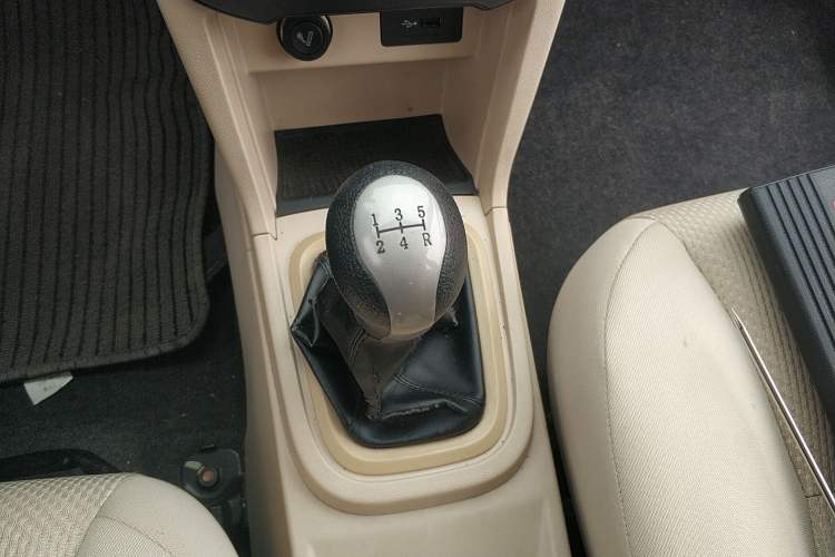 Used Chery Fengyun 2 2015 1.5L Manual New Edition Gear Lever