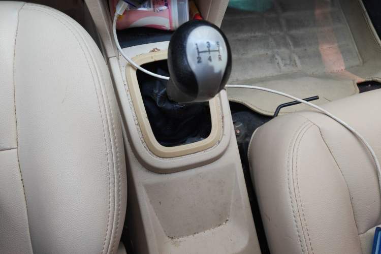 Used Chery Fengyun 2 2015 1.5L Manual New Edition Gear Lever