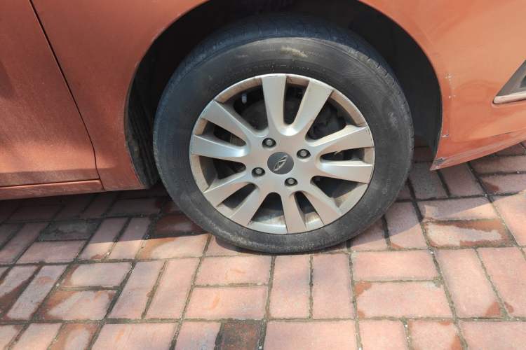 Used Chery Fengyun 2 2015 1.5L Manual New Edition Right Front Wheel Hub