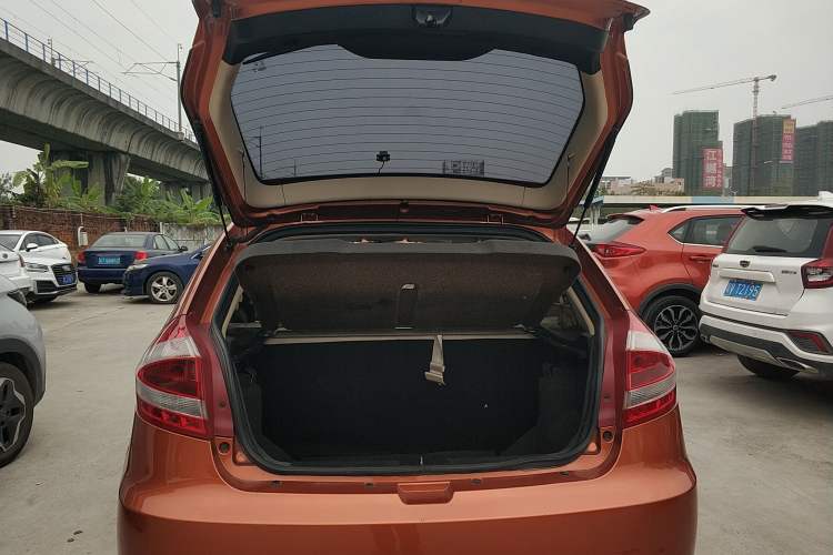 Used Chery Fengyun 2 2015 1.5L Manual New Edition Trunk
