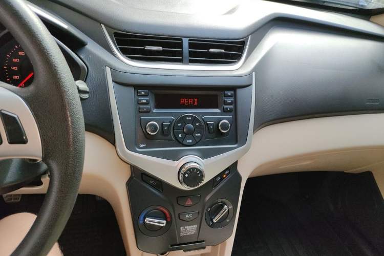 Used Chery Fengyun 2 2015 1.5L Manual New Edition Audio And AC Panel