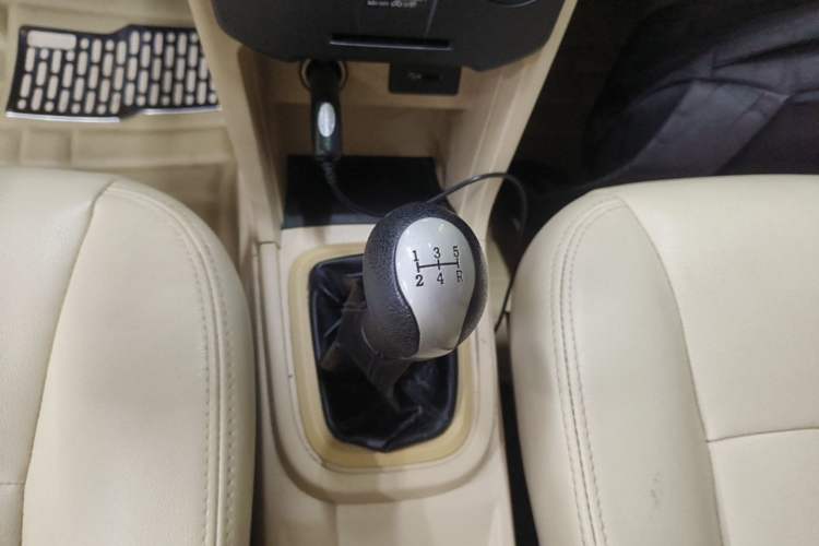 Used Chery Fengyun 2 2015 1.5L Manual New Edition Gear Lever