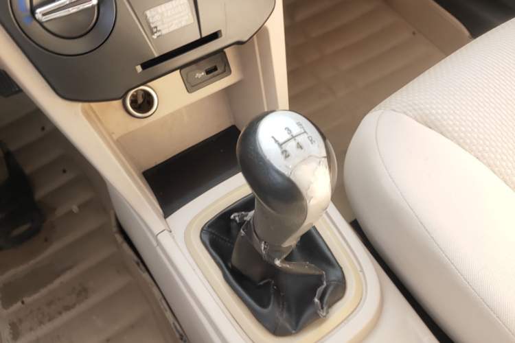 Used Chery Fengyun 2 2015 1.5L Manual New Edition Gear Lever