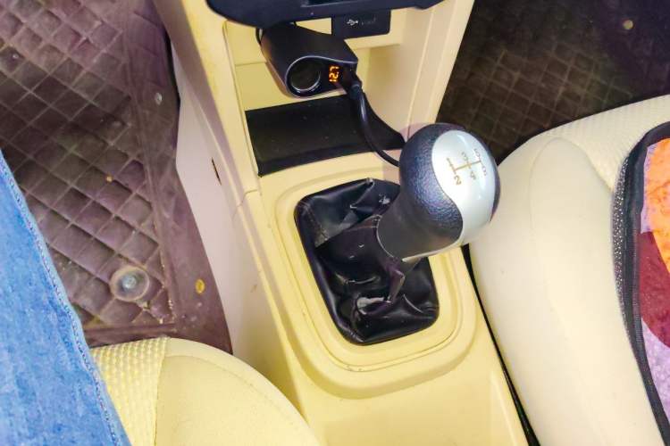 Used Chery Fengyun 2 2015 1.5L Manual New Edition Gear Lever