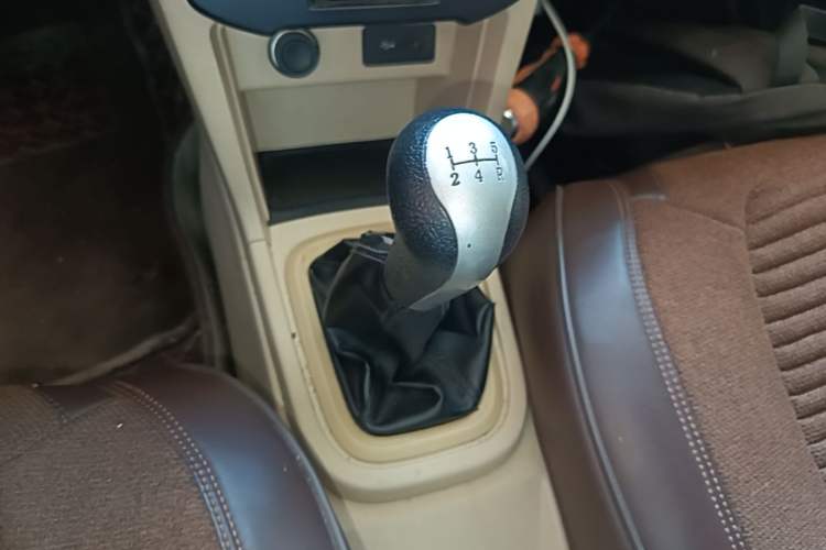 Used Chery Fengyun 2 2015 1.5L Manual New Edition Gear Lever