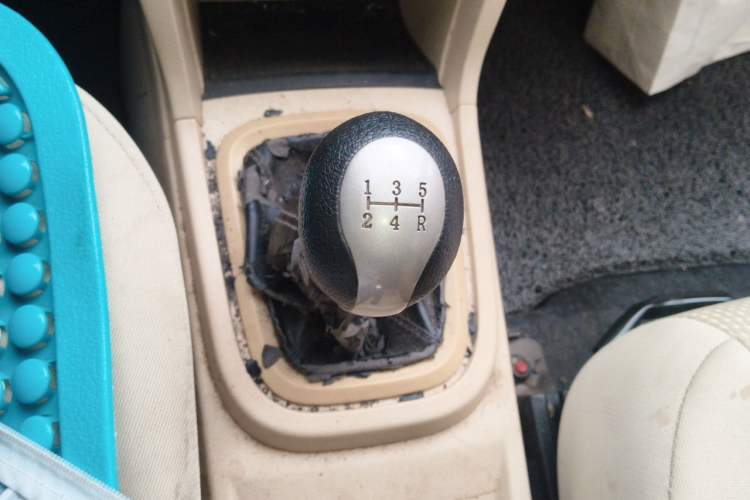 Used Chery Fengyun 2 2015 1.5L Manual New Edition Gear Lever