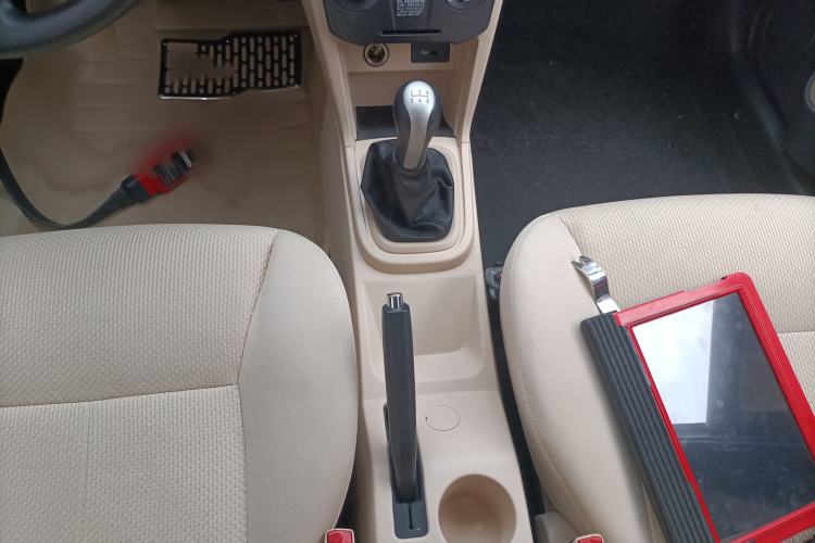 Used Chery Fengyun 2 2015 1.5L Manual New Edition Gear Lever