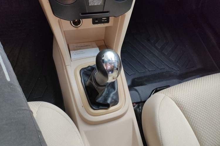 Used Chery Fengyun 2 2015 1.5L Manual New Edition Gear Lever
