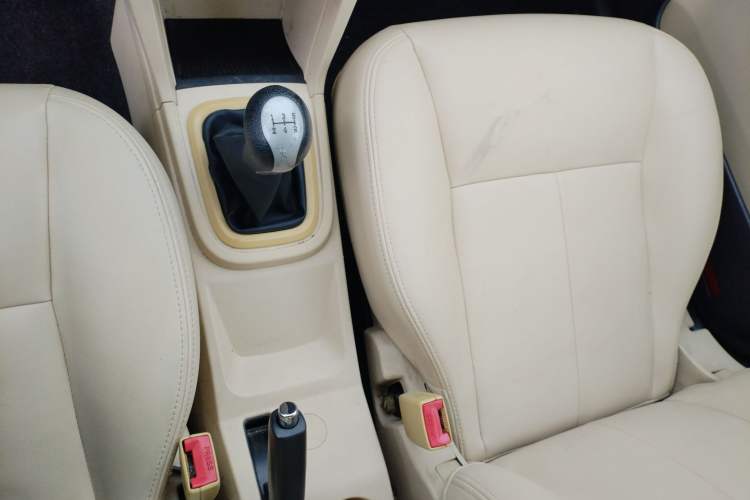 Used Chery Fengyun 2 2015 1.5L Manual New Edition Gear Lever