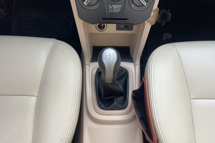 Used Chery Fengyun 2 2015 1.5L Manual New Edition Gear Lever