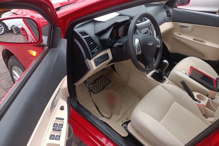 Used Chery Fengyun 2 2015 1.5L Manual New Edition Interior 3
