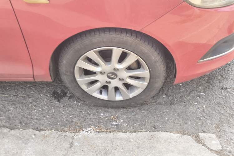 Used Chery Fengyun 2 2015 1.5L Manual New Edition Right Front Wheel Hub