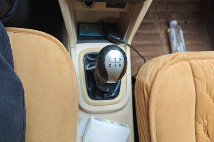 Used Chery Fengyun 2 2015 1.5L Manual New Edition Gear Lever