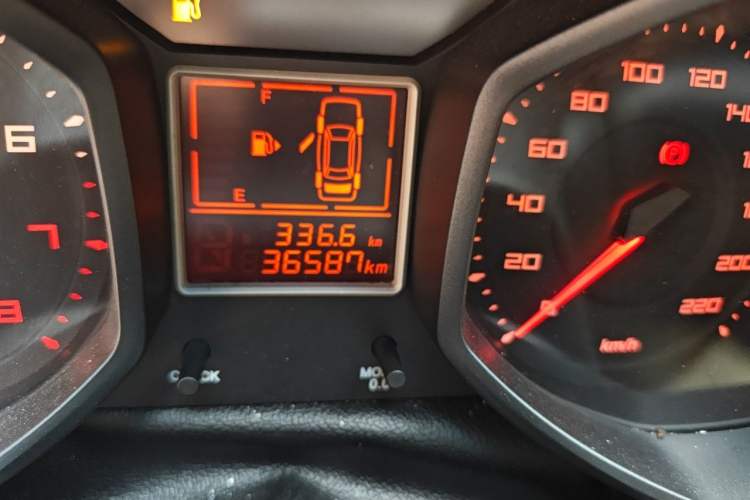 Used Chery Fengyun 2 2015 1.5L Manual New Edition Odometer Close Up