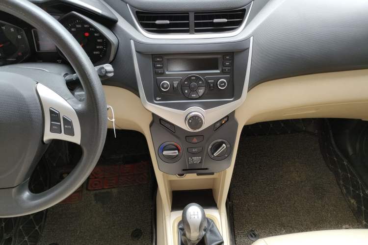 Used Chery Fengyun 2 2015 1.5L Manual New Edition Audio And AC Panel