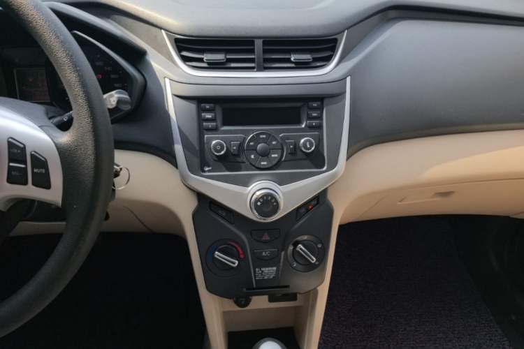 Used Chery Fengyun 2 2015 1.5L Manual New Edition Audio And AC Panel