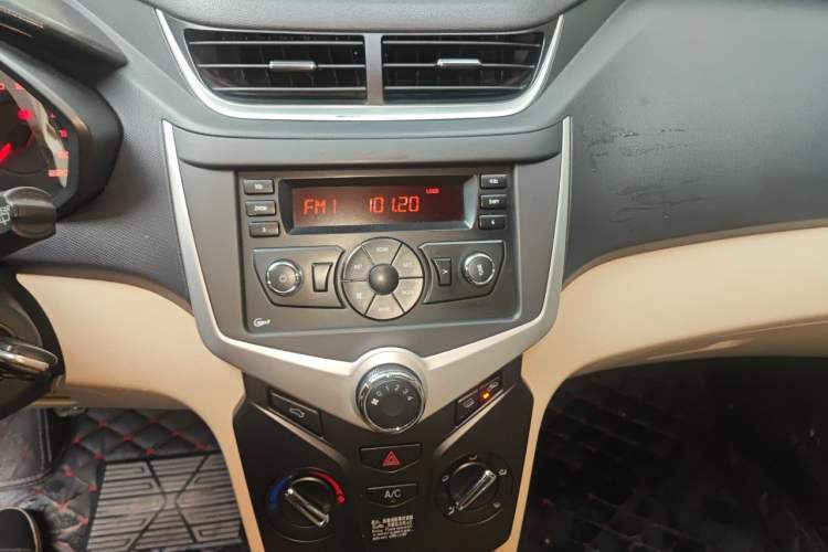 Used Chery Fengyun 2 2015 1.5L Manual New Edition Audio And AC Panel
