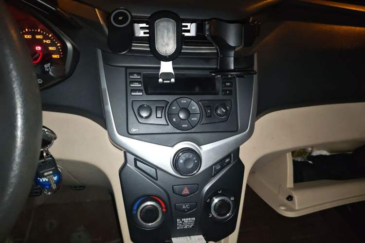 Used Chery Fengyun 2 2015 1.5L Manual New Edition Audio And AC Panel