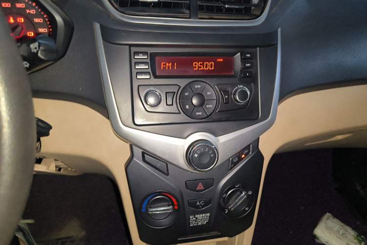 Used Chery Fengyun 2 2015 1.5L Manual New Edition Audio And AC Panel