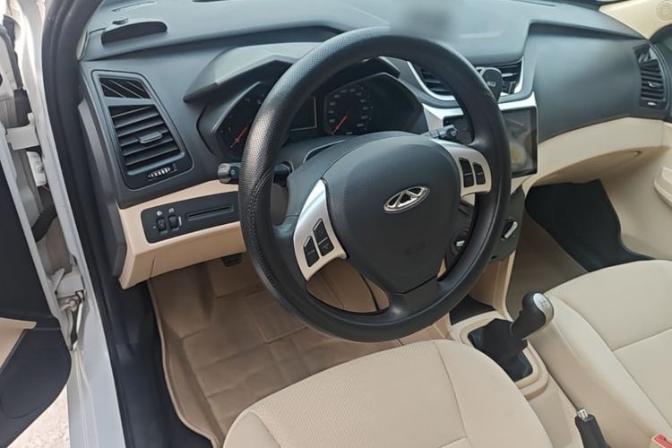 Used Chery Fengyun 2 2015 1.5L Manual New Edition Center Console