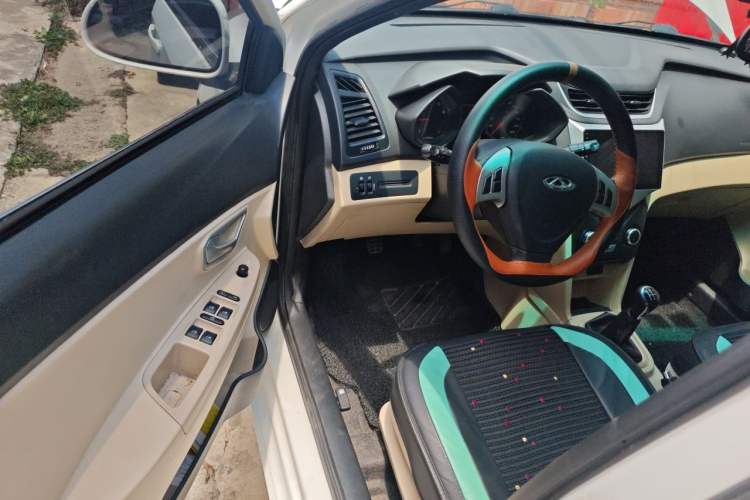 Used Chery Fengyun 2 2015 1.5L Manual New Edition Driver Seat