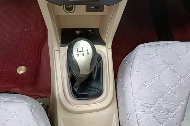 Used Chery Fengyun 2 2015 1.5L Manual New Edition Gear Lever