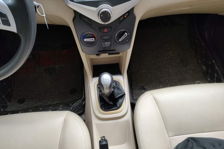 Used Chery Fengyun 2 2015 1.5L Manual New Edition Gear Lever