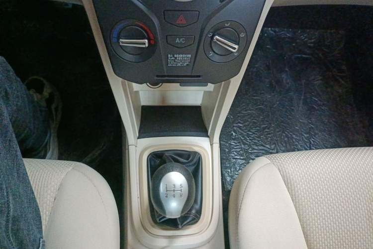 Used Chery Fengyun 2 2015 1.5L Manual New Edition Gear Lever